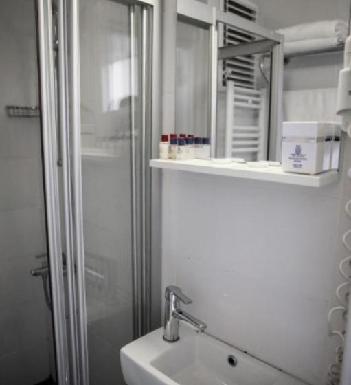 ホテル Tel Street Suites