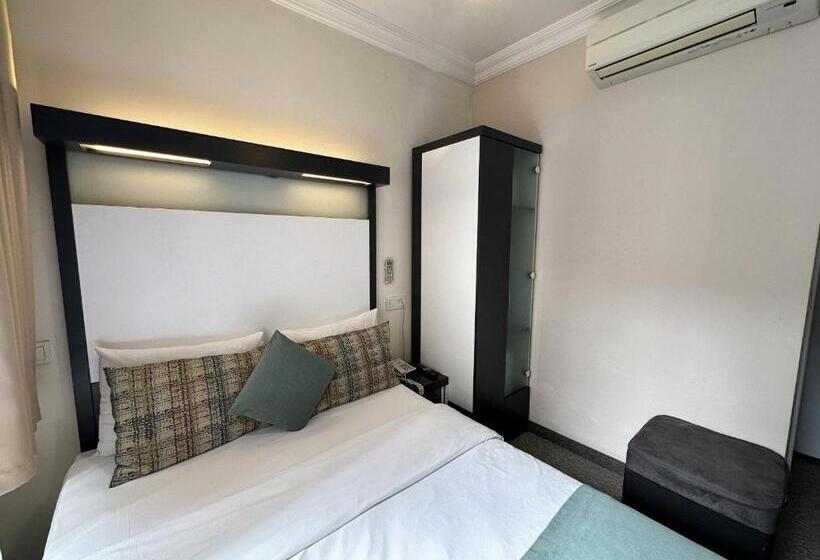 ホテル Tel Street Suites