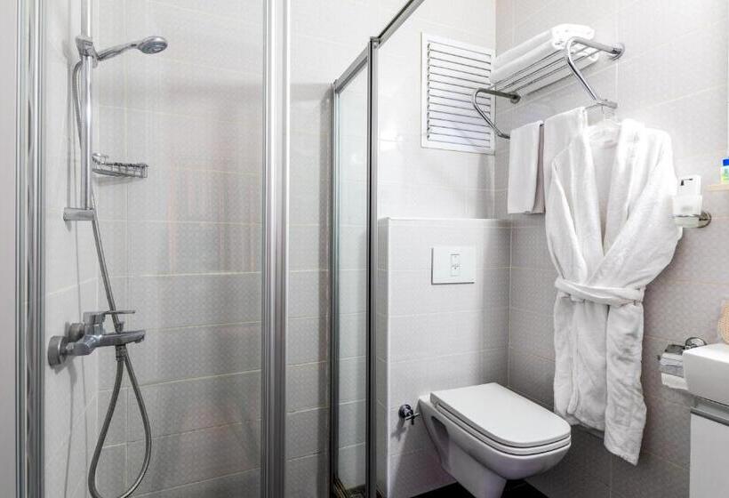 ホテル Tel Street Suites