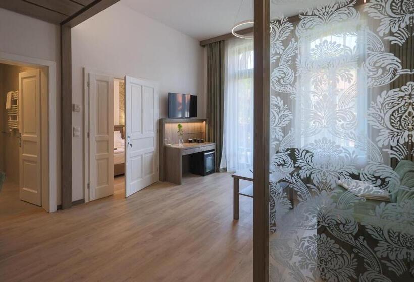 هتل Turul Villa