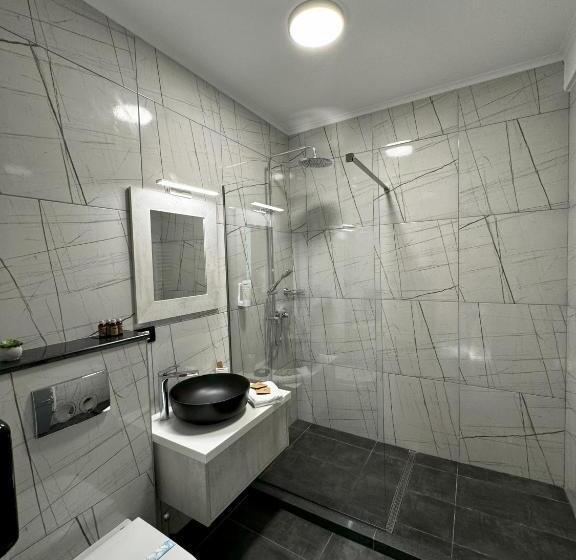 בית מלון כפרי Vila Turistică D Eric