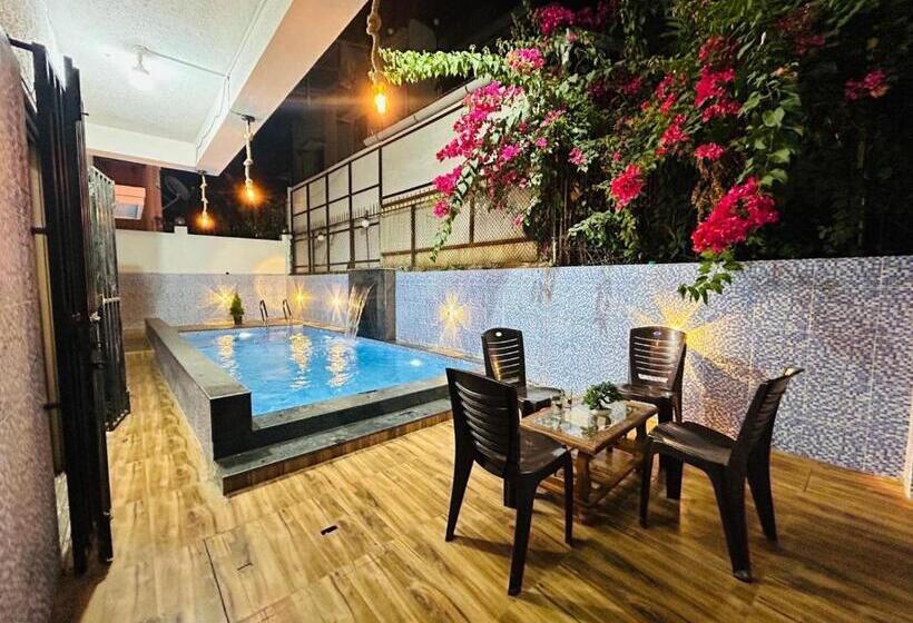 Отель White Blossom Villa