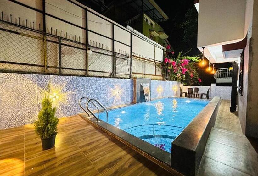 Отель White Blossom Villa