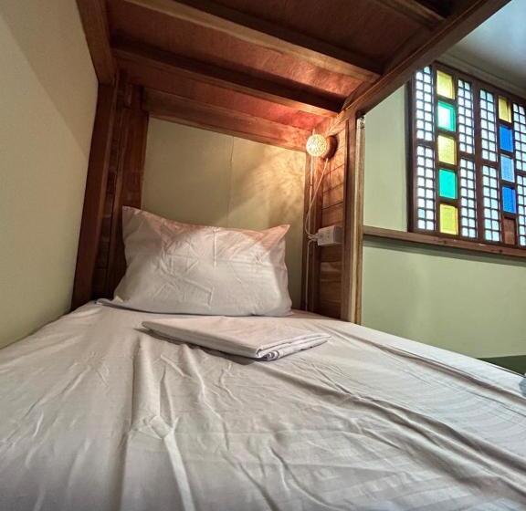 Islanders Hostel Port Barton