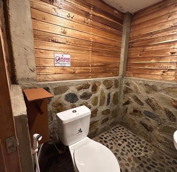 Islanders Hostel Port Barton