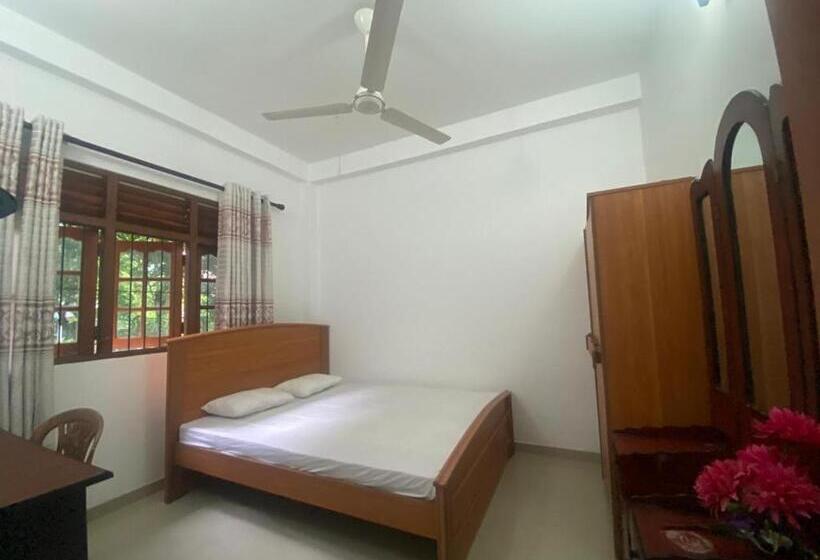 Пансион Bat House