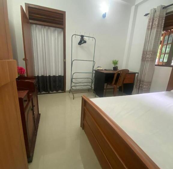 Пансион Bat House