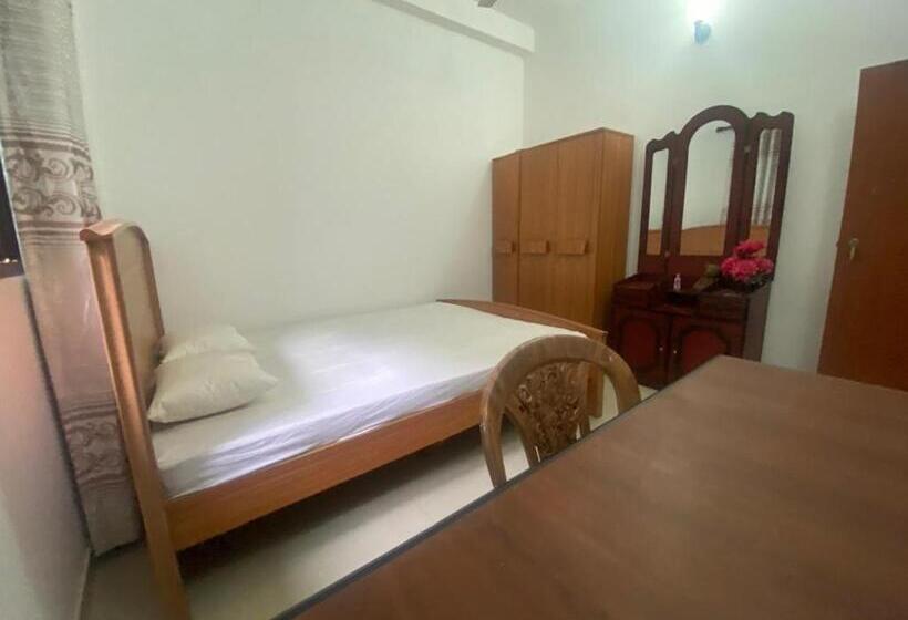 Пансион Bat House