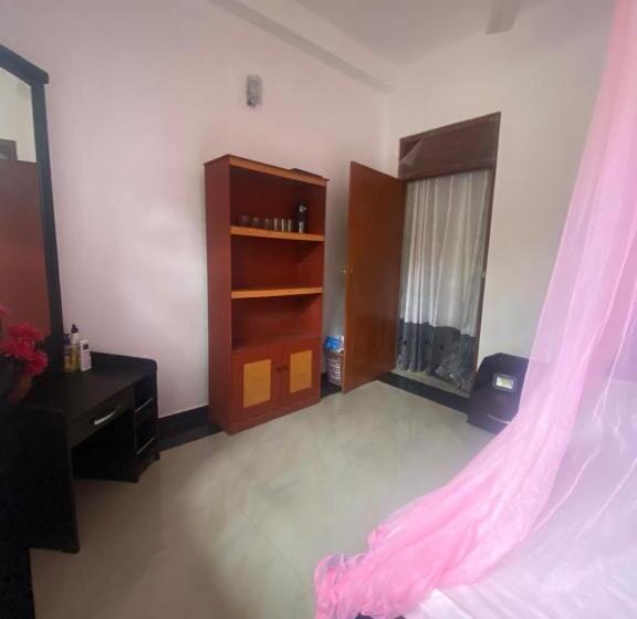 Пансион Bat House