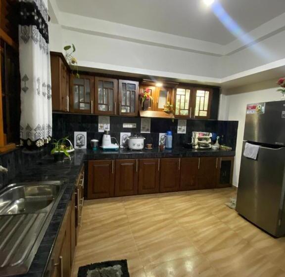 Пансион Bat House