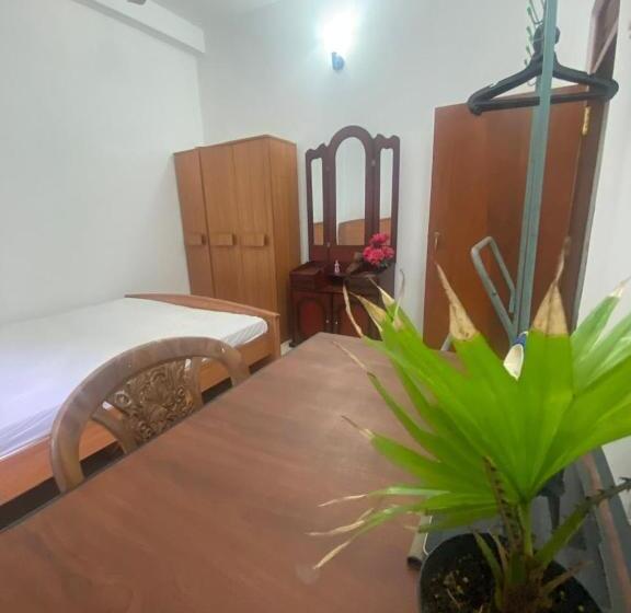 Пансион Bat House