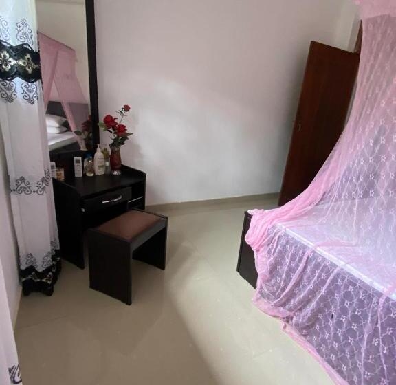 Пансион Bat House