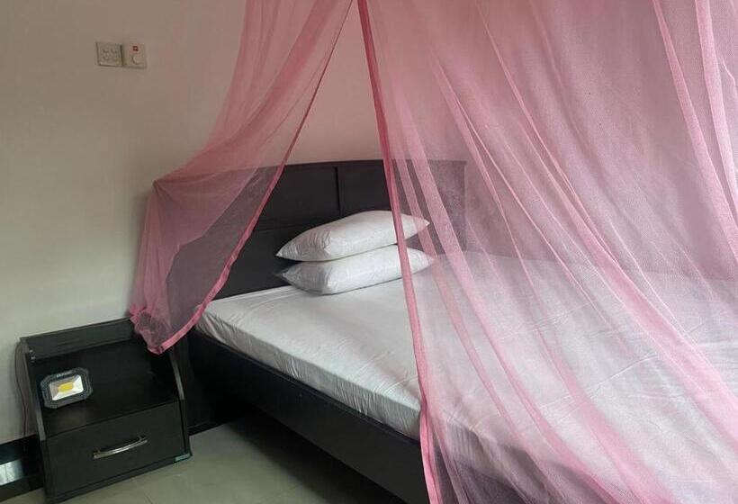 Пансион Bat House