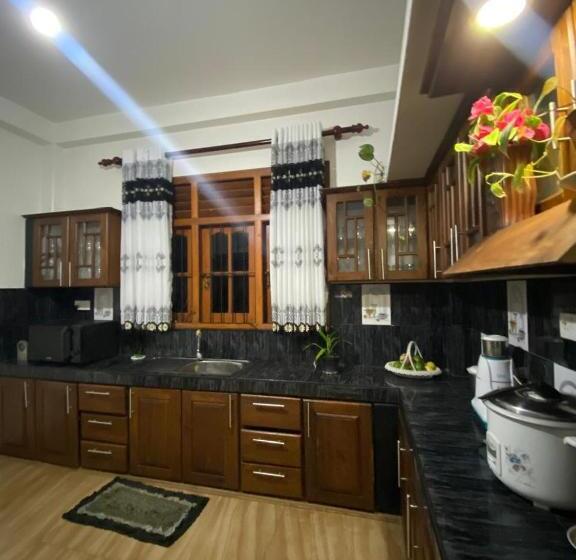 Пансион Bat House