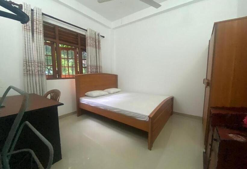 Пансион Bat House