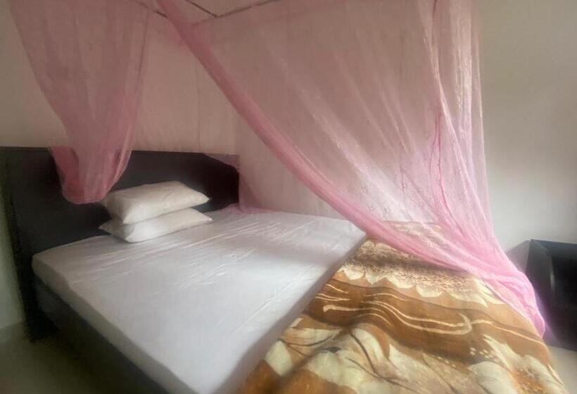 Пансион Bat House