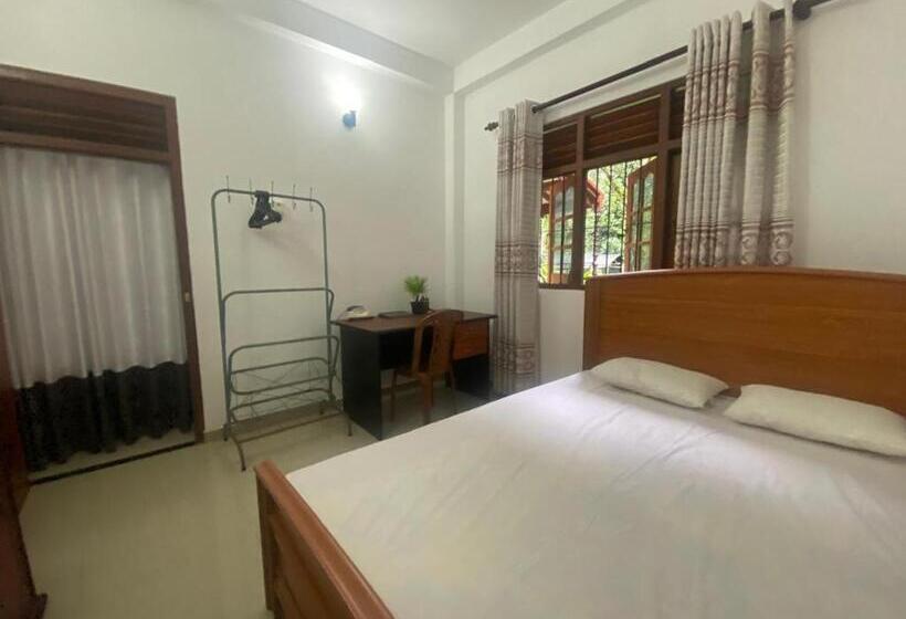 Пансион Bat House