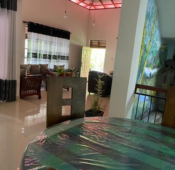 Пансион Bat House