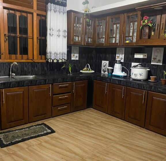 Пансион Bat House