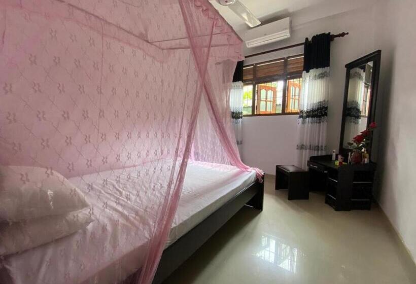 Пансион Bat House