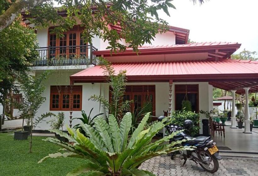 Пансион Bat House