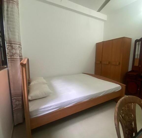 Пансион Bat House