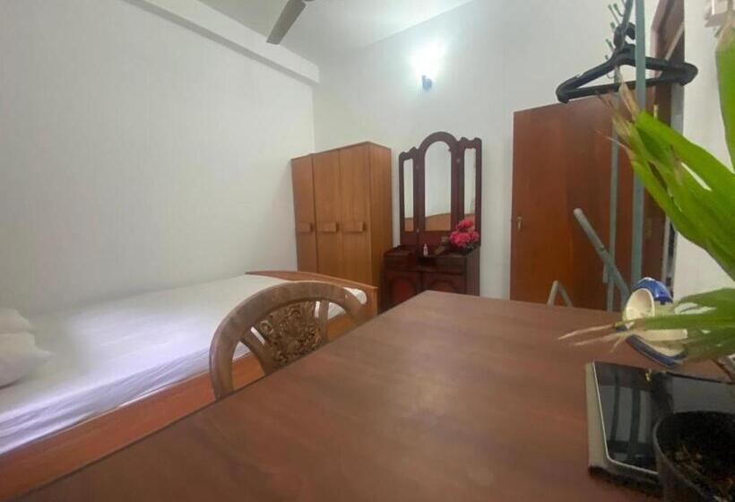 Пансион Bat House