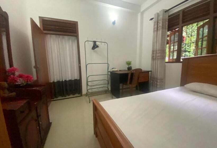 Пансион Bat House