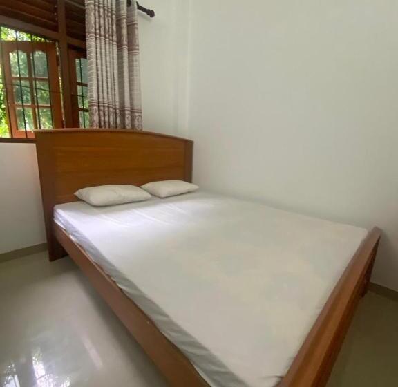 Пансион Bat House