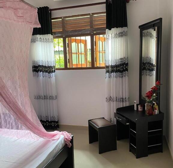 Пансион Bat House