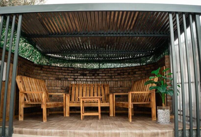 פנסיון Plein On Suid Guesthouse