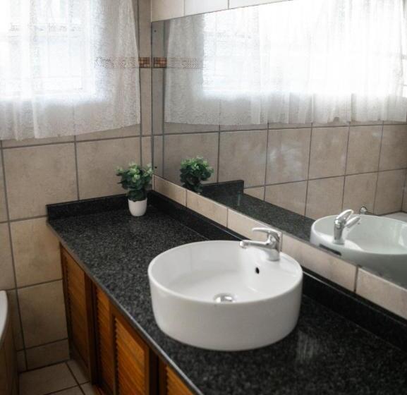 פנסיון Plein On Suid Guesthouse