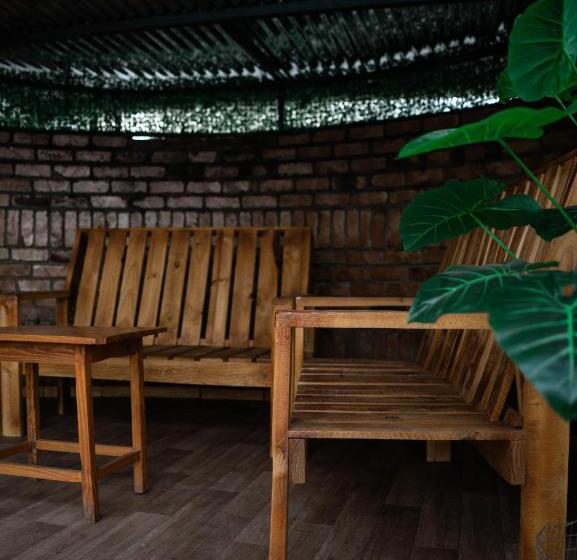 פנסיון Plein On Suid Guesthouse