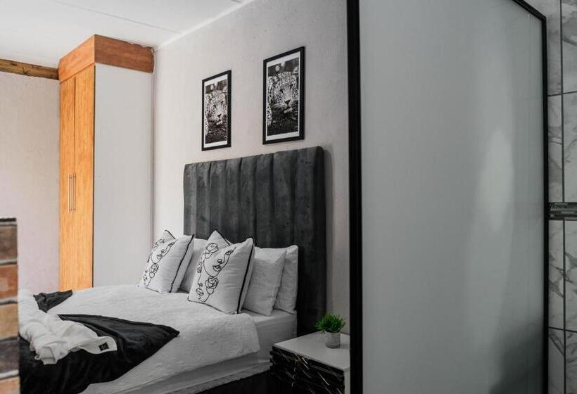 פנסיון Plein On Suid Guesthouse