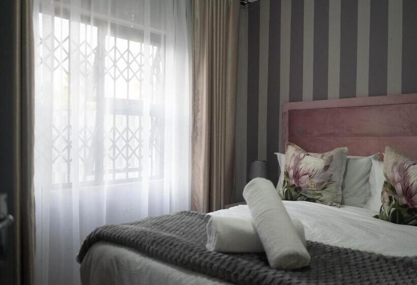 פנסיון Plein On Suid Guesthouse