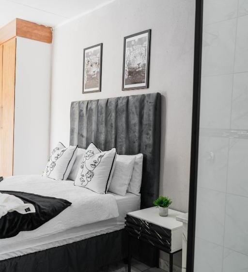 פנסיון Plein On Suid Guesthouse