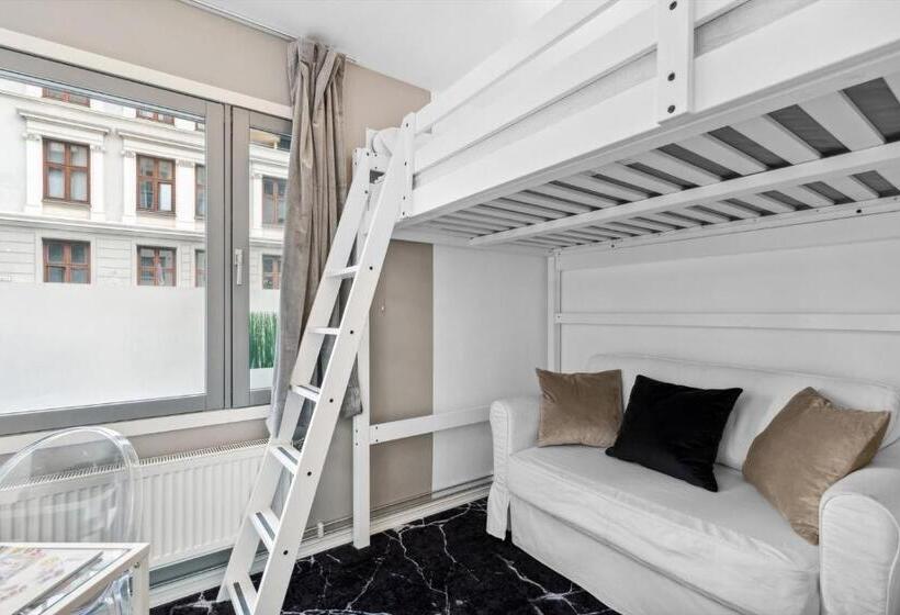 Pensiune Happy Days Relaxing Room With Smart Solutions Shared Apartment With One Other Bedroom