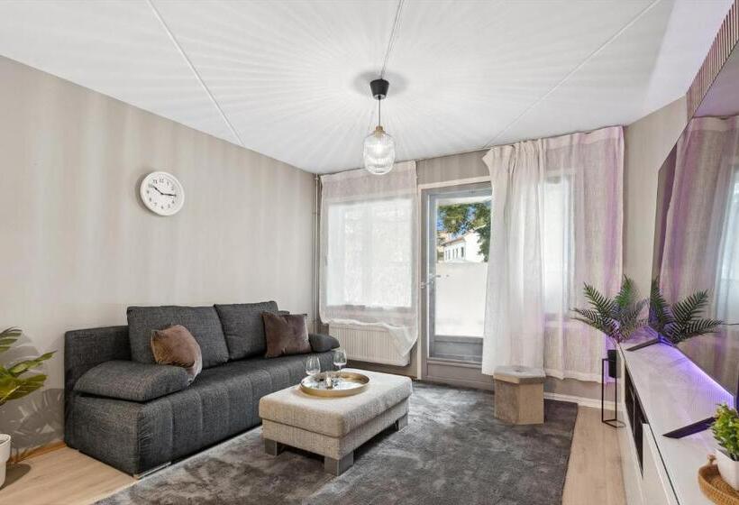 Pensiune Happy Days Relaxing Room With Smart Solutions Shared Apartment With One Other Bedroom