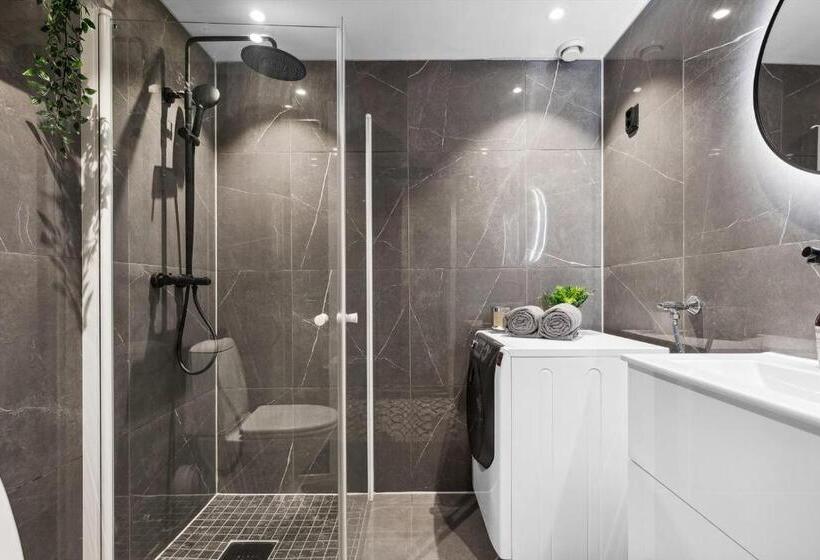 Pensiune Happy Days Relaxing Room With Smart Solutions Shared Apartment With One Other Bedroom