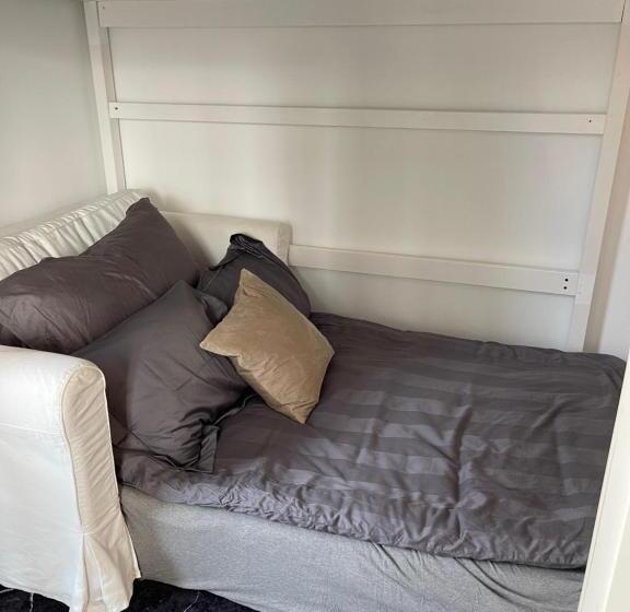 Pensiune Happy Days Relaxing Room With Smart Solutions Shared Apartment With One Other Bedroom