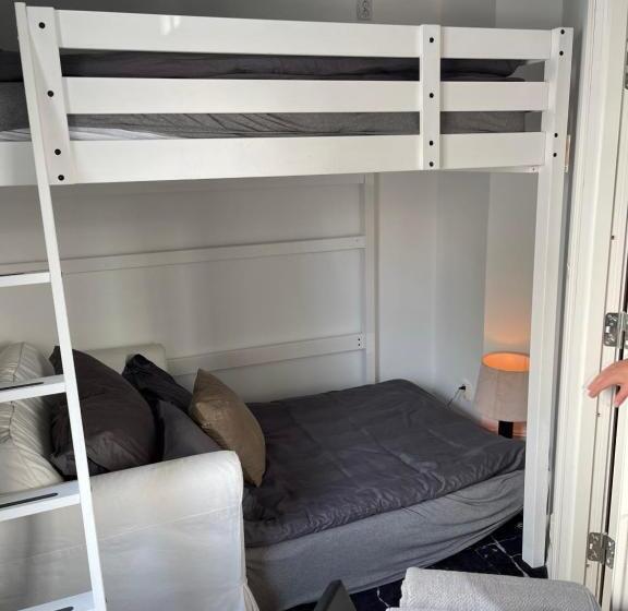 Pensiune Happy Days Relaxing Room With Smart Solutions Shared Apartment With One Other Bedroom