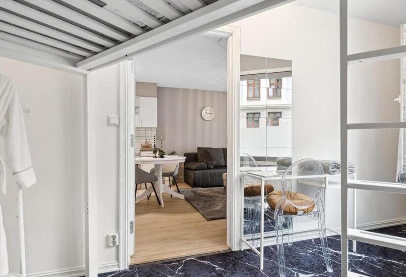 Pensione Happy Days Relaxing Room With Smart Solutions Shared Apartment With One Other Bedroom