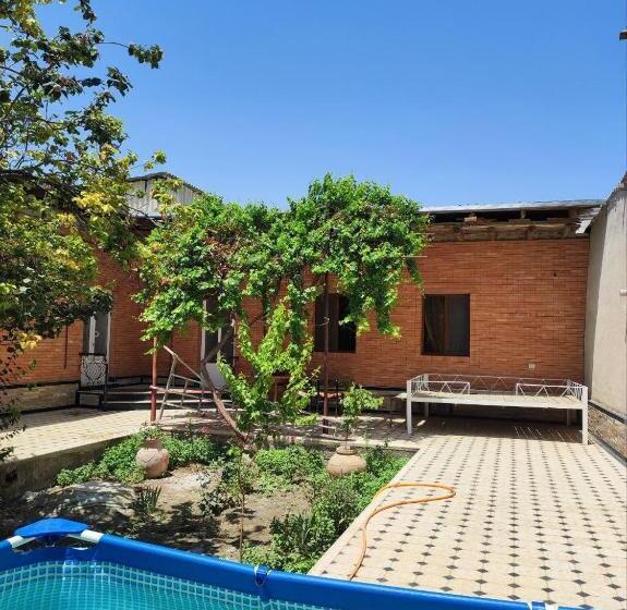 بنسيون Saidjanov Hostel