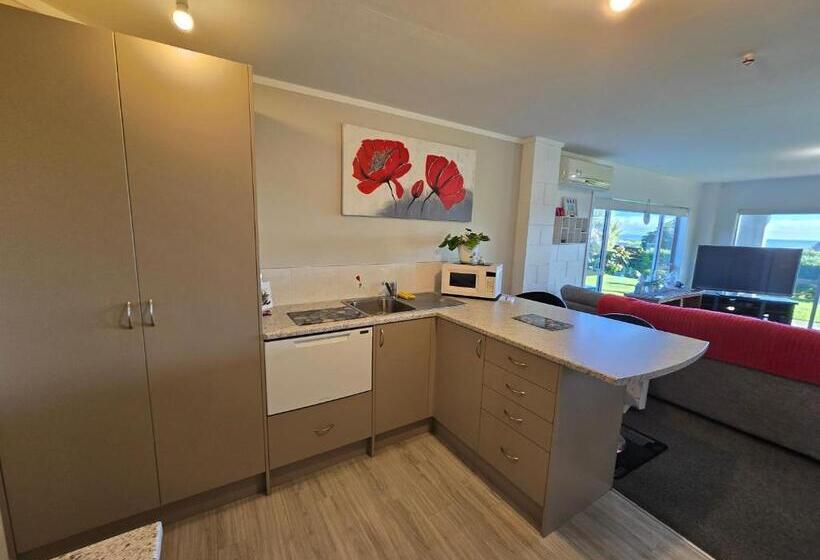 پانسیون The Lily Inn