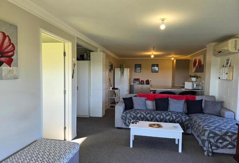 پانسیون The Lily Inn