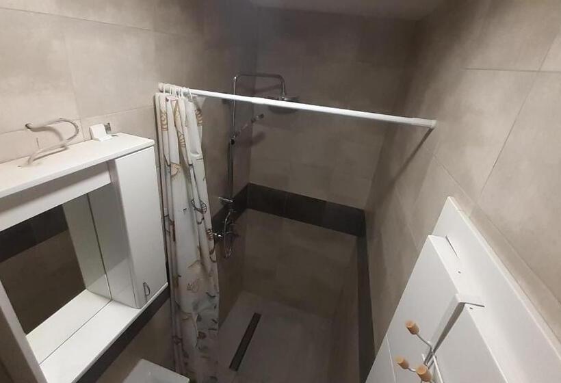 پانسیون Udobna Dvokrevetna Soba Sa Terasom #2