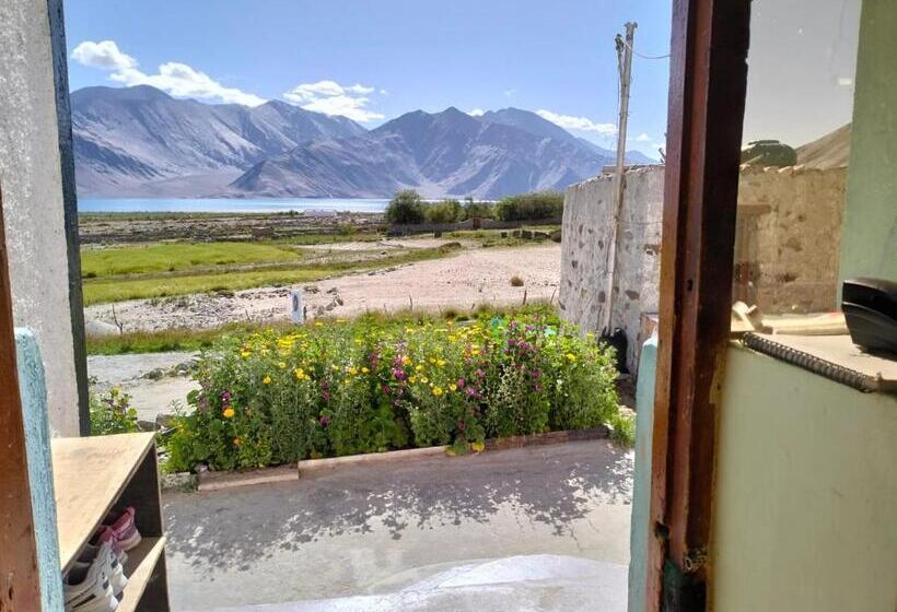 Пансион Yokma Homestay Ladakh By Lexstays