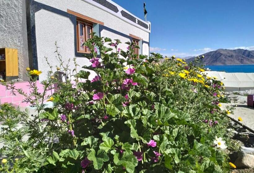Пансион Yokma Homestay Ladakh By Lexstays