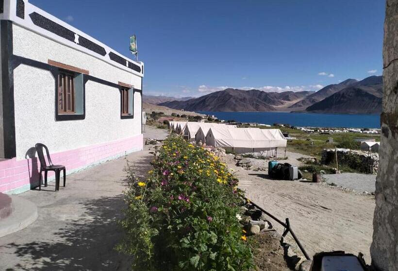 Пансион Yokma Homestay Ladakh By Lexstays