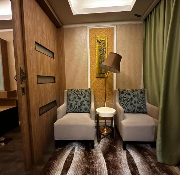 Shari La Perhentian Island Resort